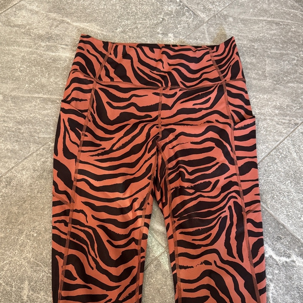 Fabletics Zebra Print Sports Bra and leggings Set - Black and Brown - Picture 3 of 6